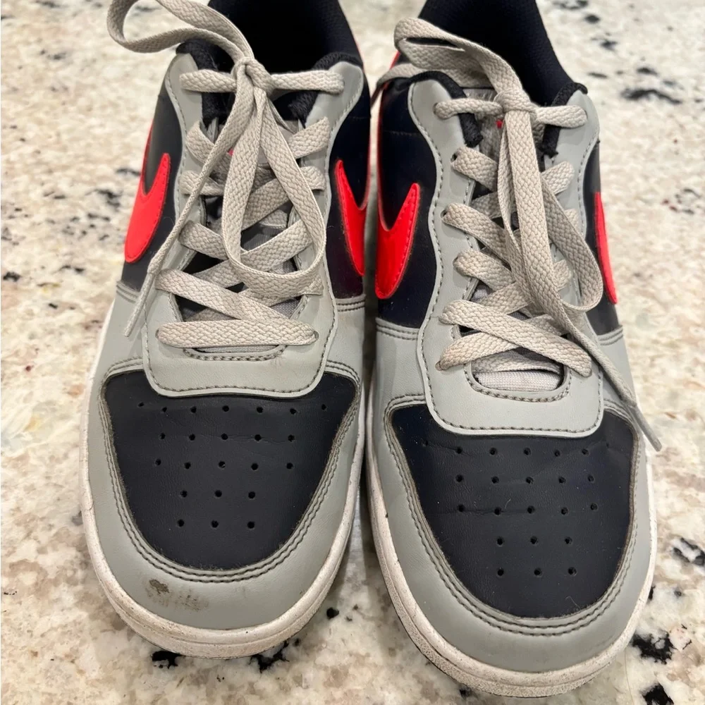 Nike Dunk Low youth 5.5 Gray and navy Sneakers with Red Accents - Picture 1 of 6